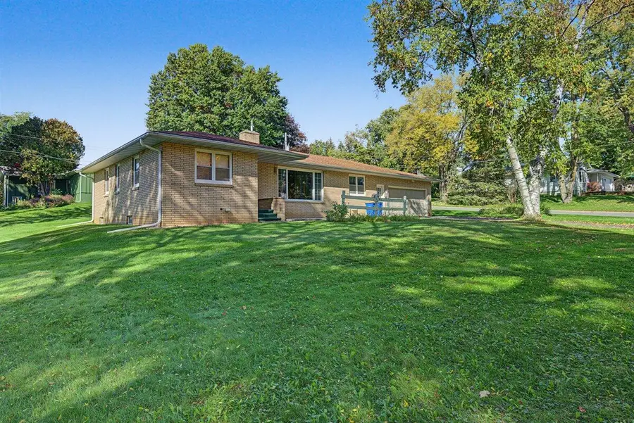 806 Roosevelt AVENUE, Viroqua, WI 54665 - #2