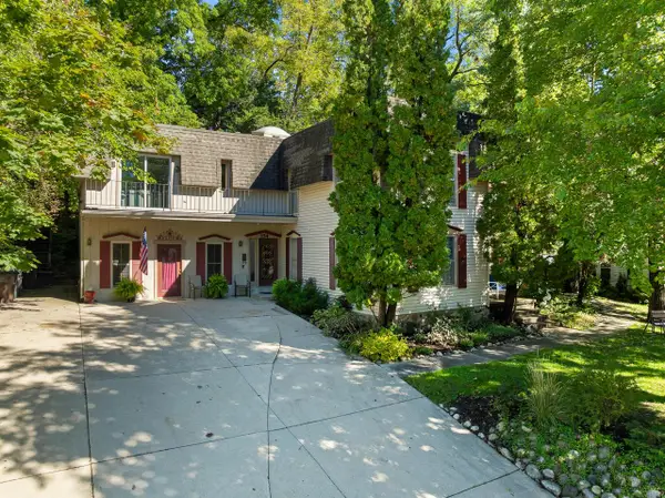 154 W Main, Fontana, WI 53125