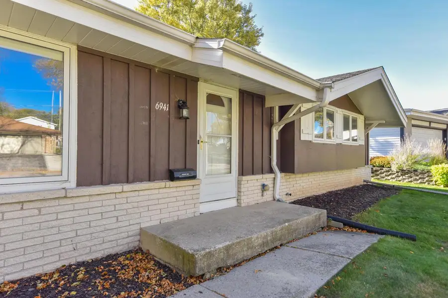 6941 N 89th STREET, Milwaukee, WI 53224 - #2