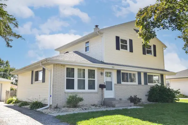 7801 W Clovernook STREET, Milwaukee, WI 53223