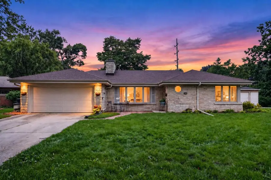 2127 Crestview COURT, Milwaukee, WI 53226 - #2