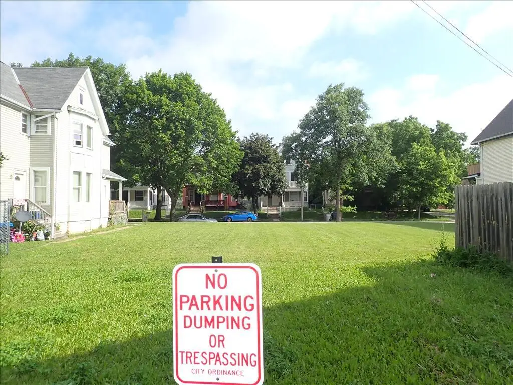 3313 W SAINT PAUL AVENUE, Milwaukee, WI 53208 - #1