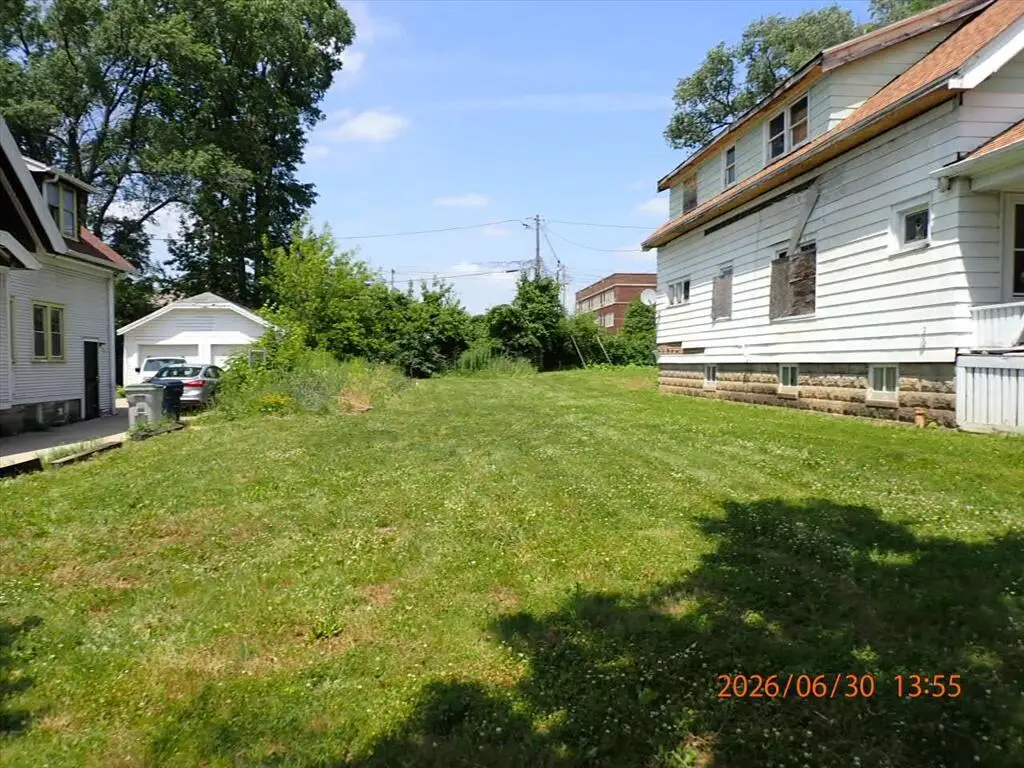 2400 W FINN PLACE, Milwaukee, WI 53206 - #1