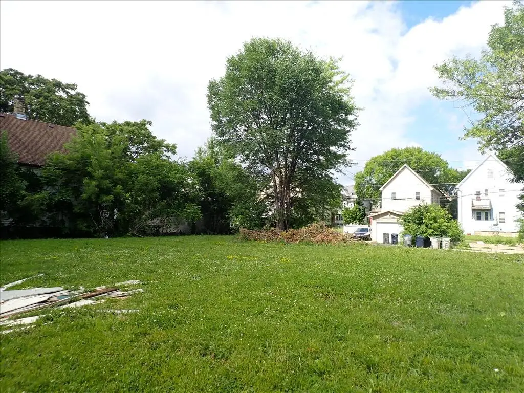 2477 N 38TH STREET, Milwaukee, WI 53210 - #1