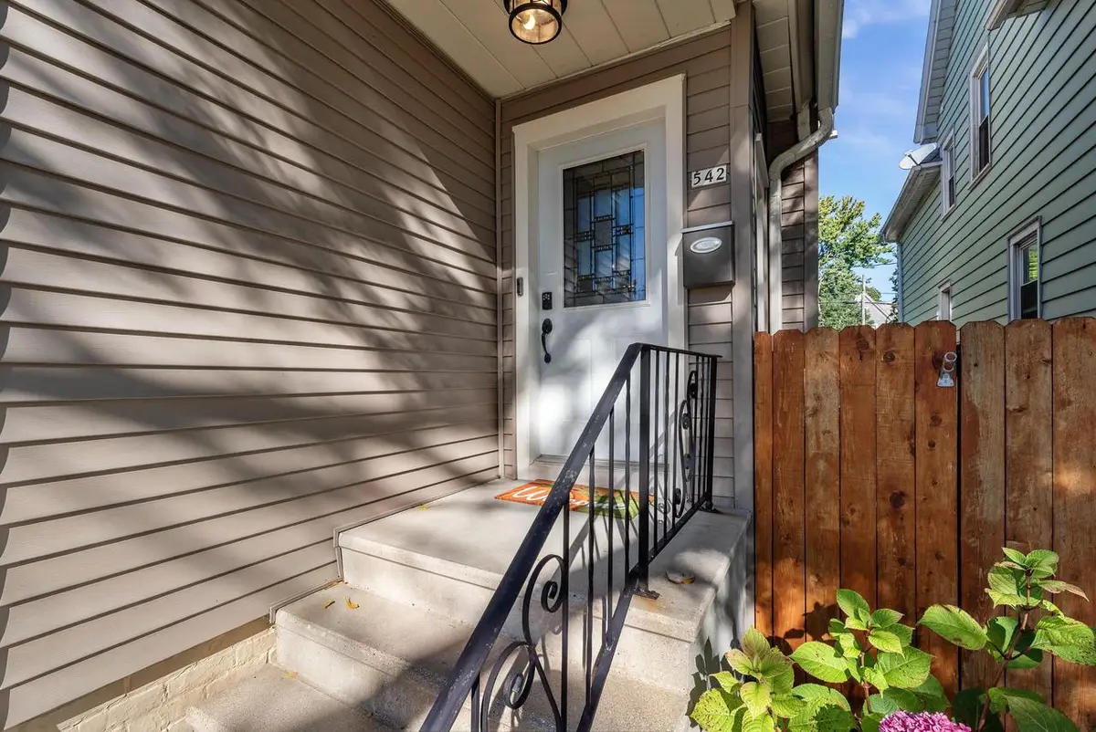 542 E Potter AVENUE, Milwaukee, WI 53207 - #1