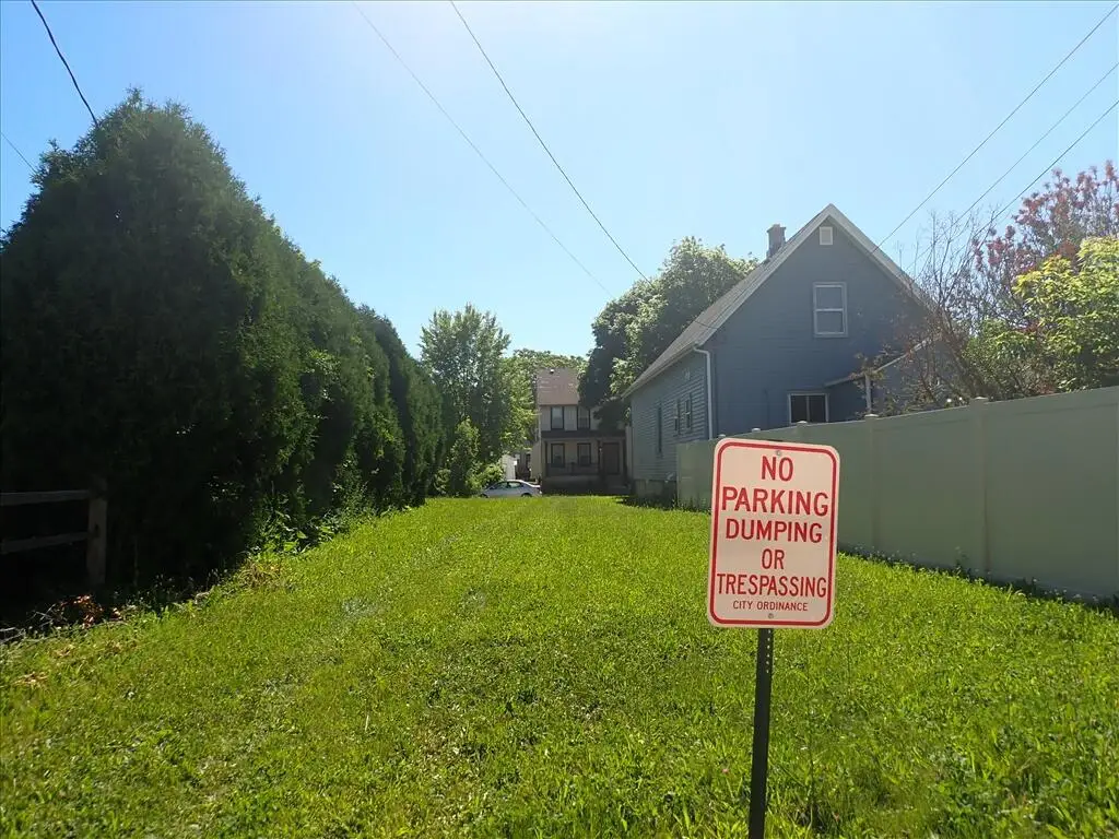 1945 N 19TH STREET, Milwaukee, WI 53205 - #1