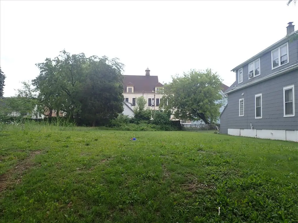 2856 N 16TH STREET, Milwaukee, WI 53206 - #1