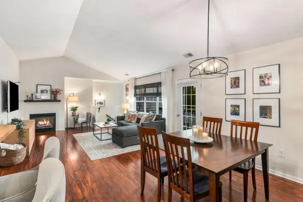 N16W26532 Meadowgrass CIRCLE #D, Pewaukee, WI 53072