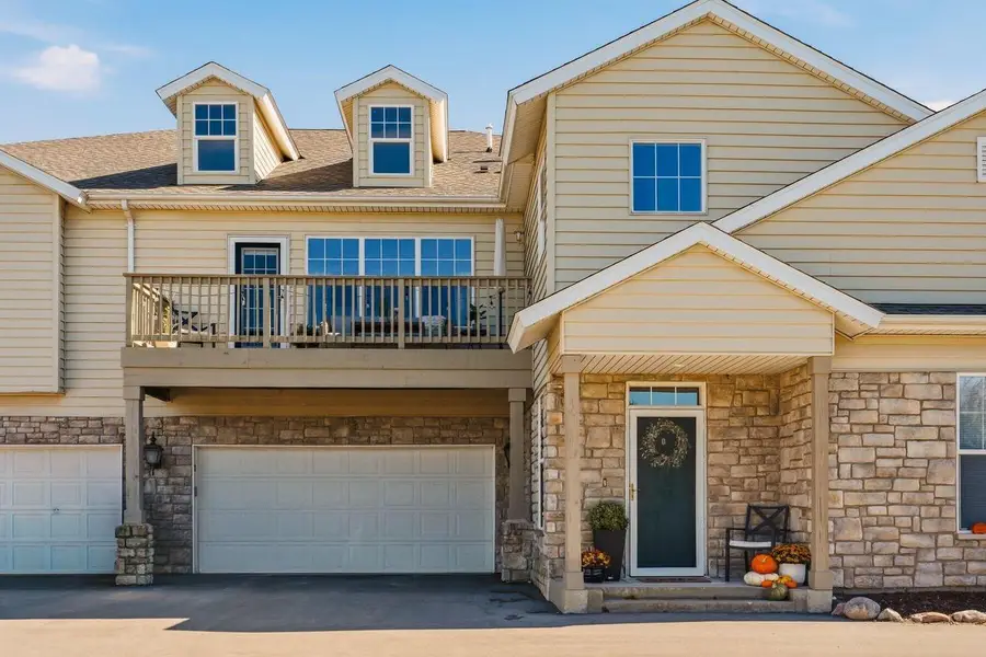 N16W26532 Meadowgrass CIRCLE #D, Pewaukee, WI 53072 - #2