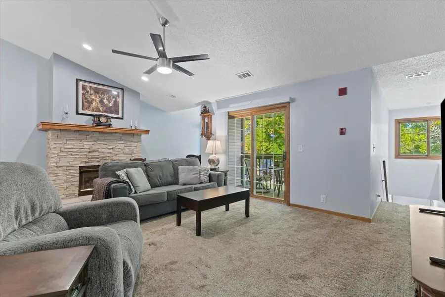 831 Quinlan DRIVE #H, Pewaukee, WI 53072 - #2