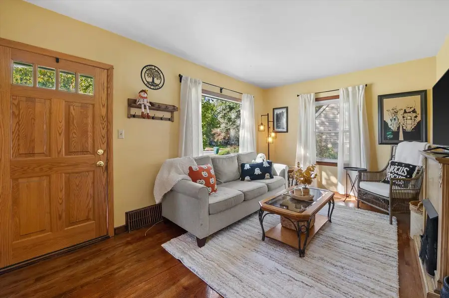 W164N8410 Hiawatha AVENUE, Menomonee Falls, WI 53051 - #2