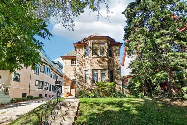 3247 N Summit AVENUE, Milwaukee, WI 53211
