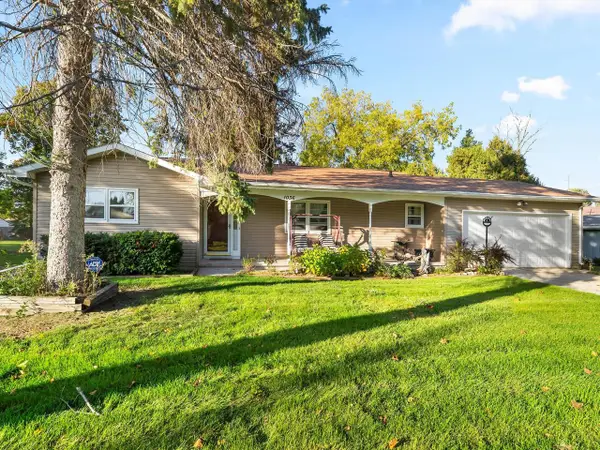 1036 Glenview DRIVE, Manitowoc, WI 54220
