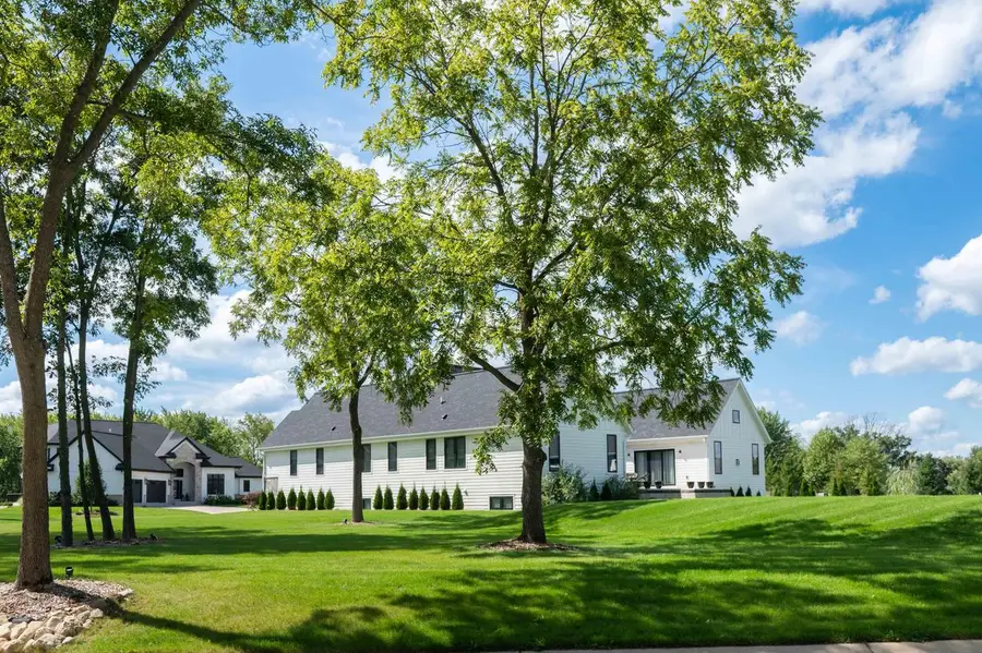 W274S3754 Legend Clubs COURT, Waukesha, WI 53189 - #2