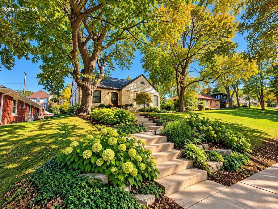 304 Oxford ROAD, Waukesha, WI 53186 - #2