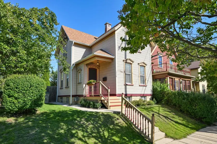 216 E Garfield AVENUE, Milwaukee, WI 53212 - #2