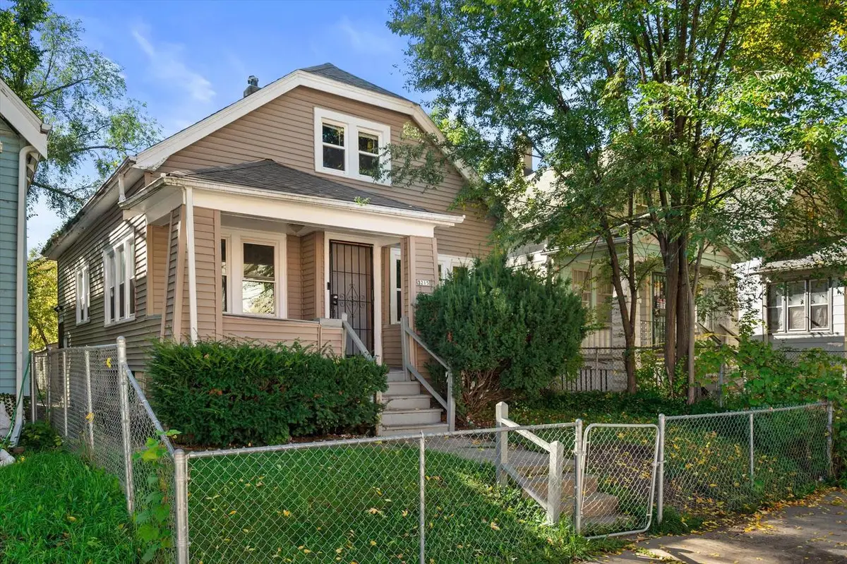3215 W Auer AVENUE, Milwaukee, WI 53216 - #1