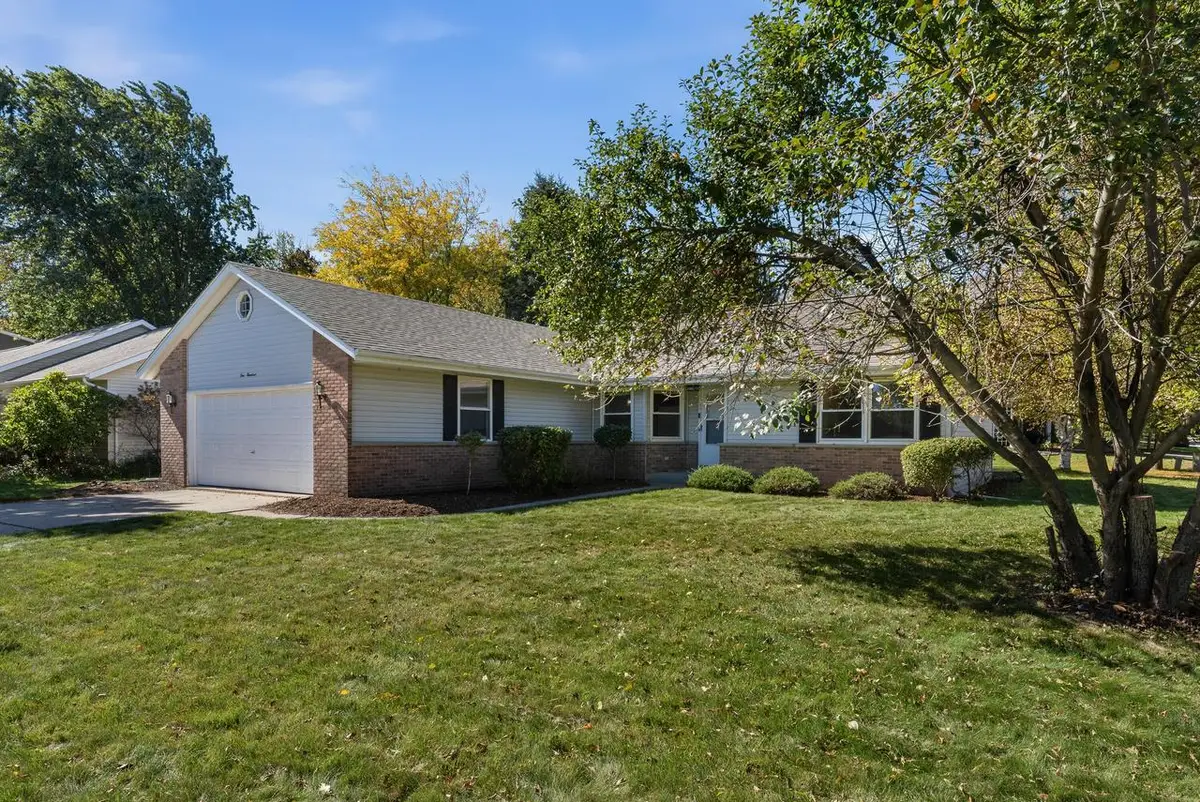 100 Deer Ridge DRIVE, West Bend, WI 53095 - #1