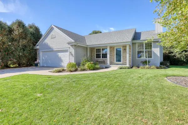 419 Majeskie DRIVE, Pewaukee, WI 53072