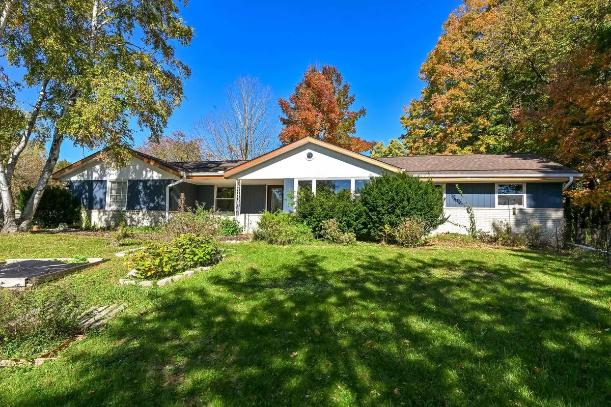 542 Sarah LANE, Cedarburg, WI 53012 - #1