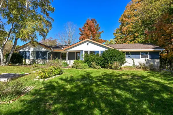 542 Sarah LANE, Cedarburg, WI 53012