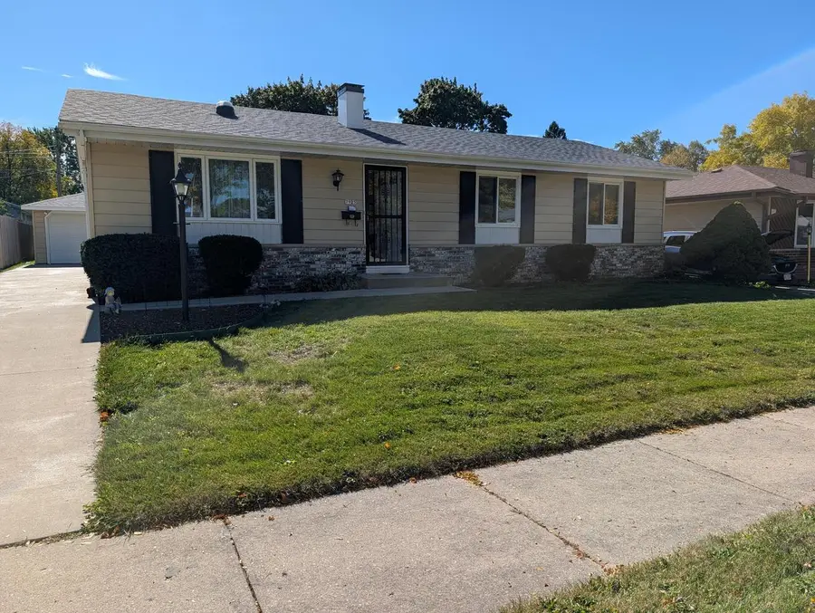 7925 W Denver AVENUE, Milwaukee, WI 53223 - #2