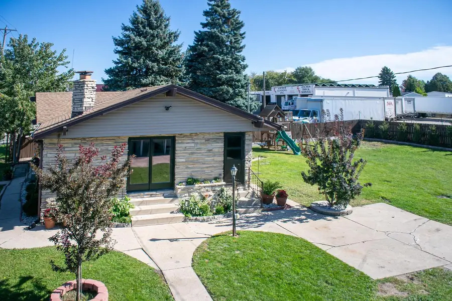 945 W Waterford AVENUE, Milwaukee, WI 53221 - #2