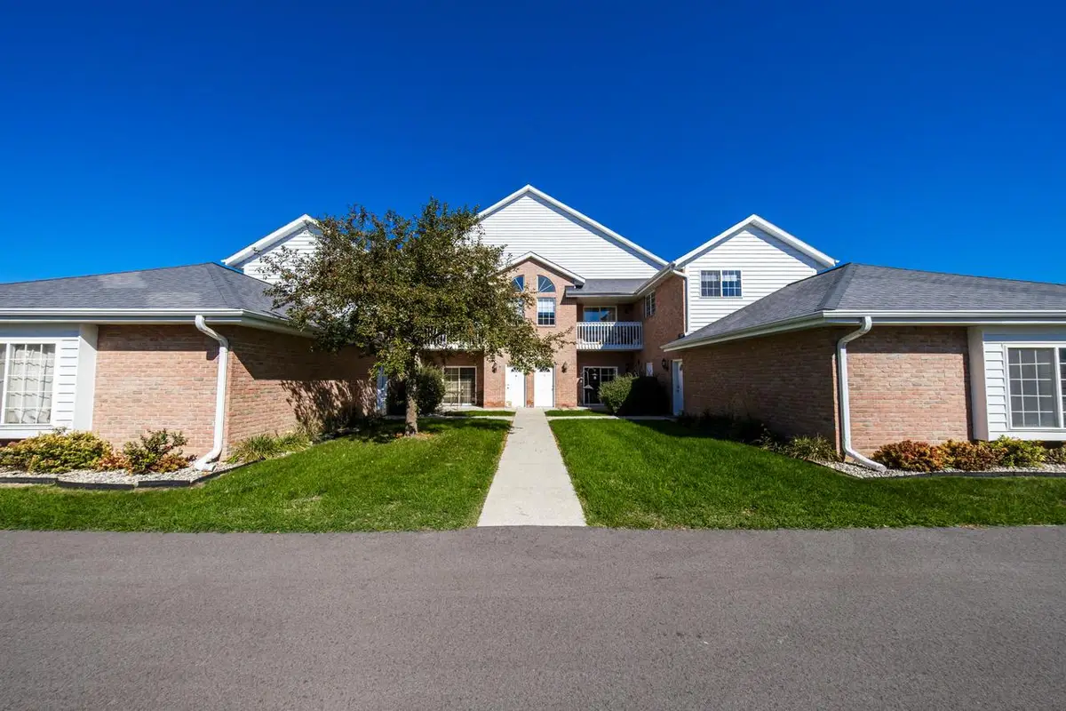 N25W24129 River Park DRIVE #7, Pewaukee, WI 53072 - #1