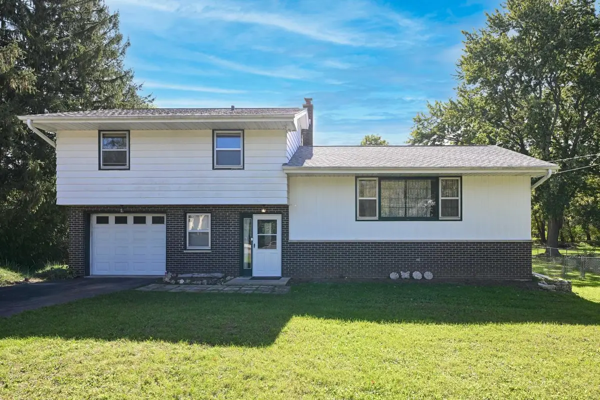 S77W25205 National AVENUE, Waukesha, WI 53189 - #1
