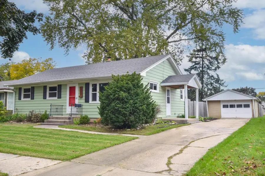 8026 W Sunbury COURT, Milwaukee, WI 53219 - #2