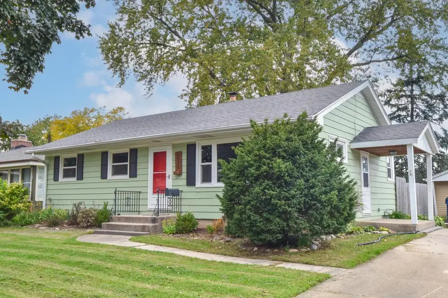 8026 W Sunbury COURT, Milwaukee, WI 53219 - #3