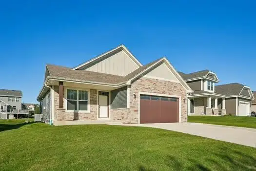 9120 Prairie Crossing DRIVE, Franksville, WI 53126