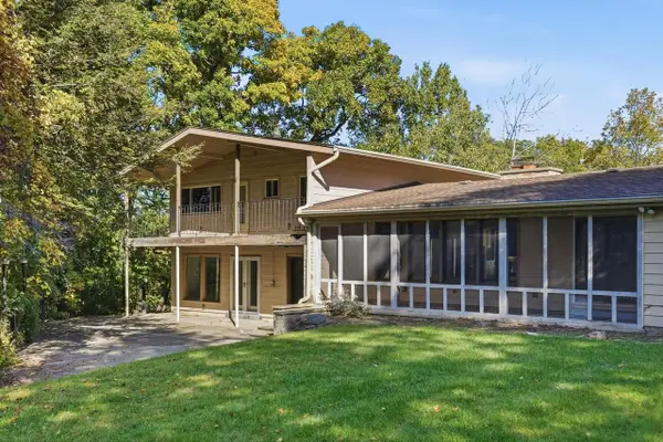 610 Downing DRIVE, Waukesha, WI 53186