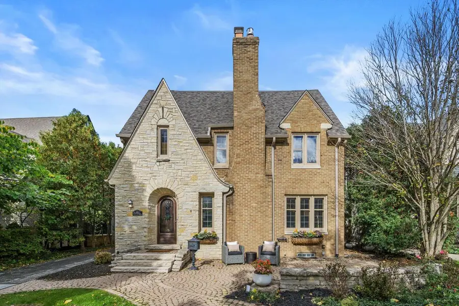 1578 E Cumberland BOULEVARD, Whitefish Bay, WI 53211 - #2