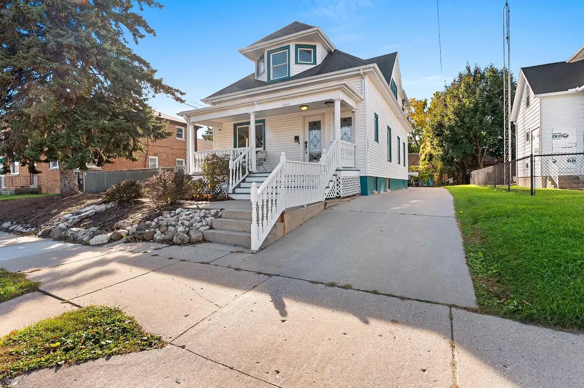 2307 Marshall STREET, Manitowoc, WI 54220 - #1