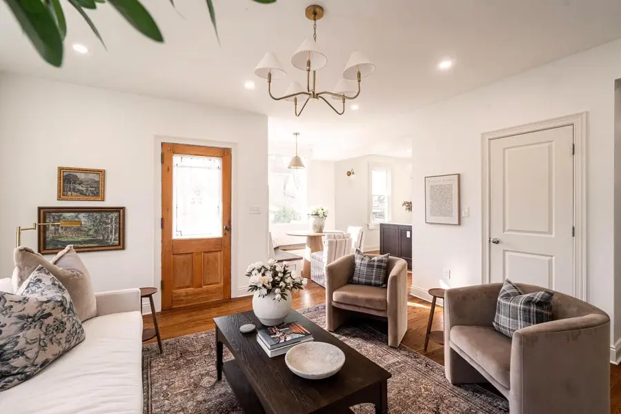 W61N669 Mequon AVENUE, Cedarburg, WI 53012 - #2