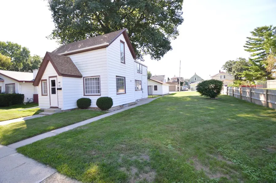 809 Manitoba AVENUE, South Milwaukee, WI 53172 - #2