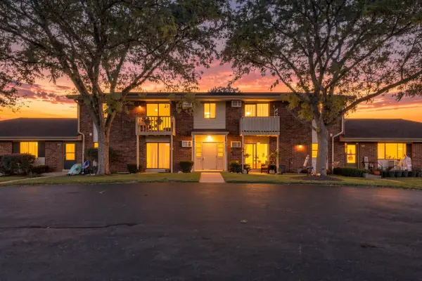 637 Westridge DRIVE #8, West Bend, WI 53095