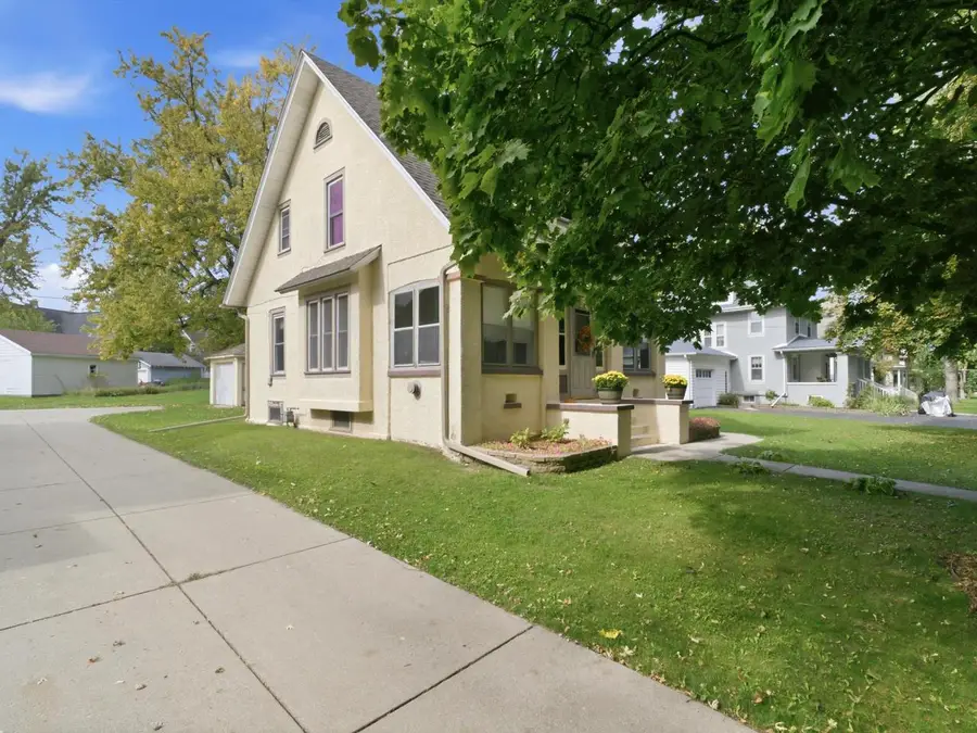 403 Grand AVENUE, Hartford, WI 53027 - #3