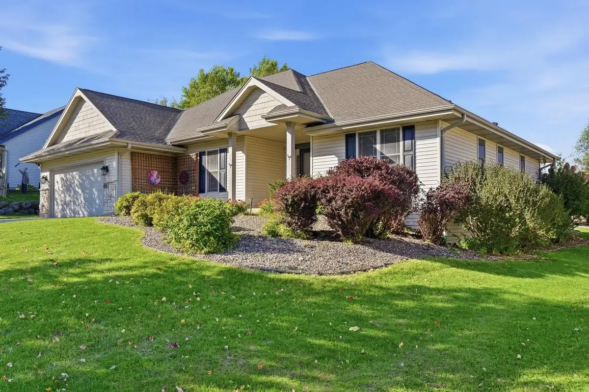 876 W Washington AVENUE, Hartford, WI 53027 - #1