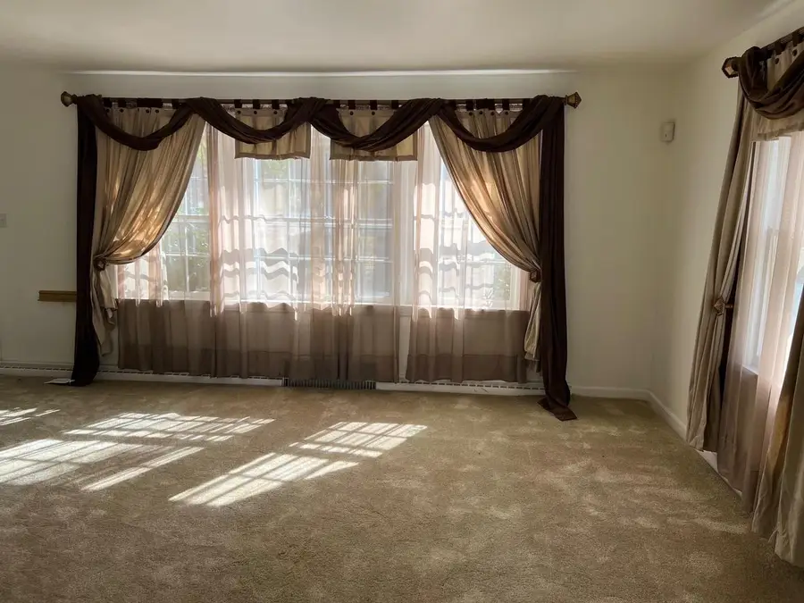 6402 W Girard AVENUE, Milwaukee, WI 53210 - #2