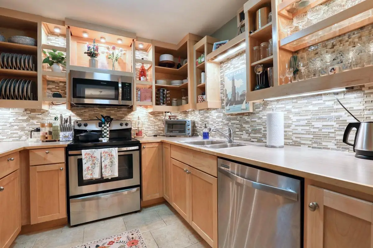 5200 S Tuckaway BOULEVARD #365, Greenfield, WI 53221 - #1