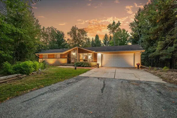 N30W22171 Green ROAD, Waukesha, WI 53186