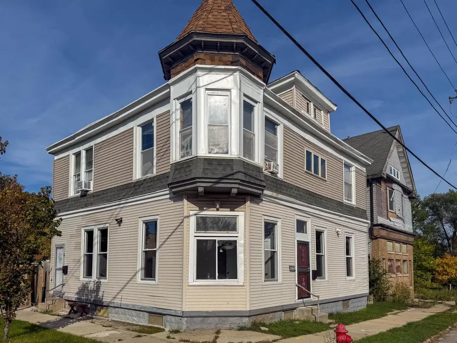 3232 W Cameron AVENUE, Milwaukee, WI 53209 - #2