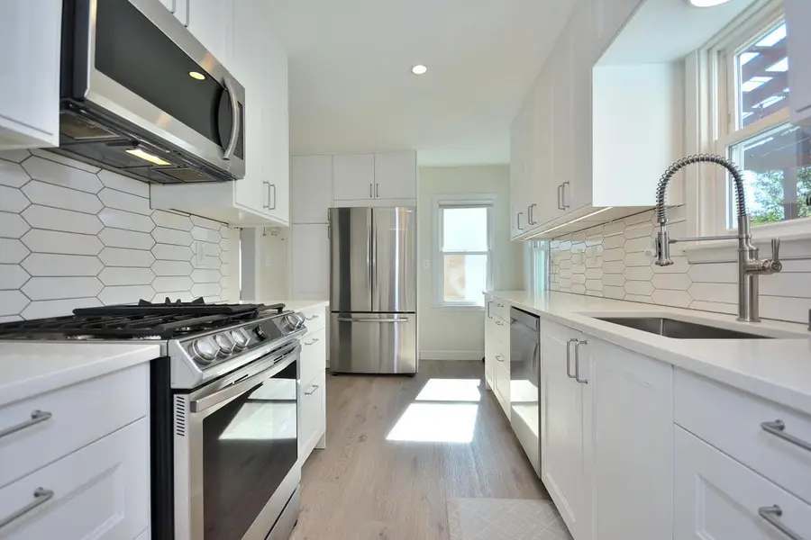 6147 N Shoreland AVENUE, Whitefish Bay, WI 53217 - #2