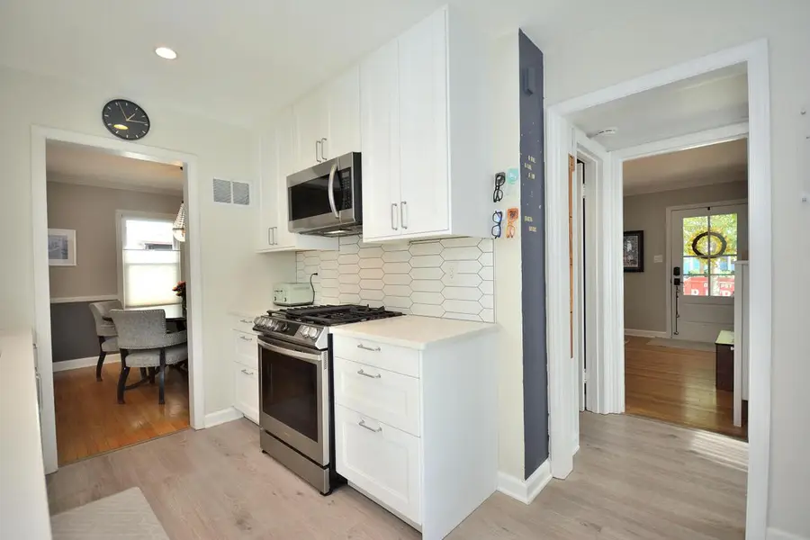 6147 N Shoreland AVENUE, Whitefish Bay, WI 53217 - #3