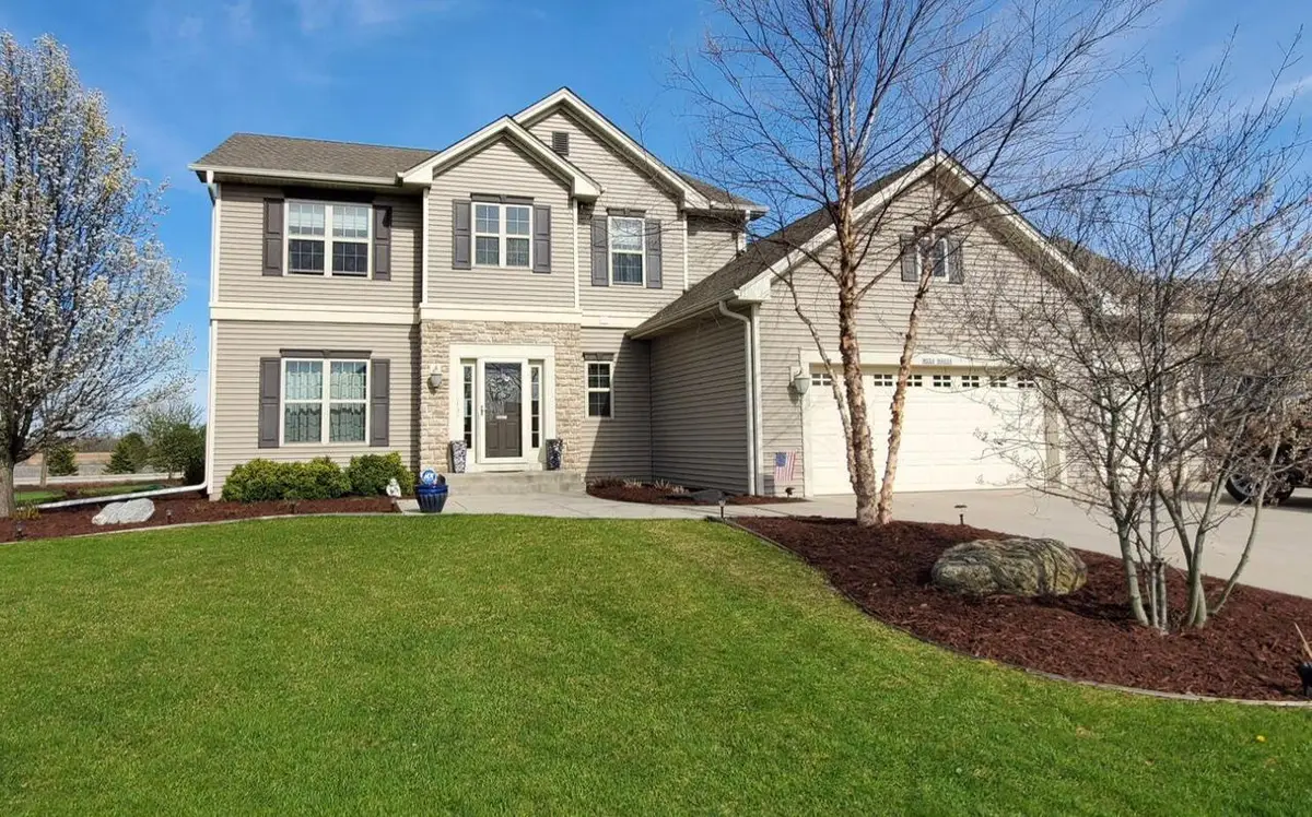 W226N4168 Sunder Creek COURT, Pewaukee, WI 53072 - #1