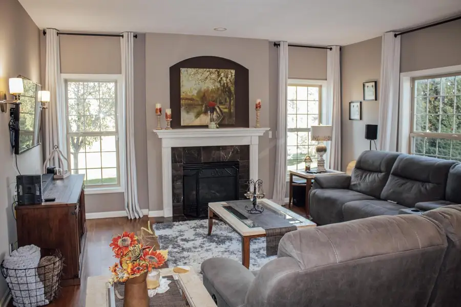 W226N4168 Sunder Creek COURT, Pewaukee, WI 53072 - #2