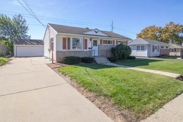 1615 Birch DRIVE, Waukesha, WI 53188