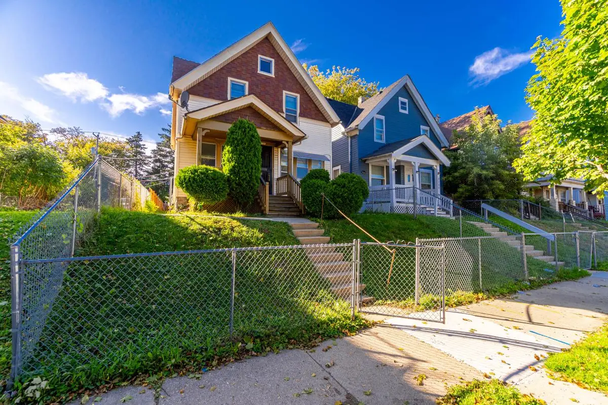 3151 N 14th STREET, Milwaukee, WI 53206 - #1